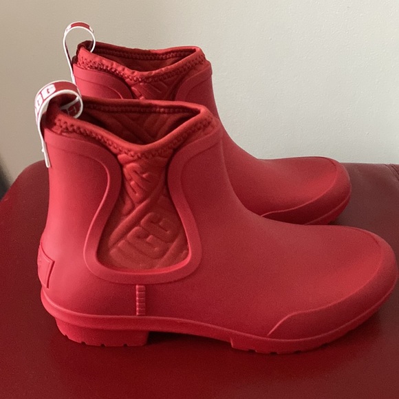 UGG CHEVONNE Rainboots in Ribbon Red - Picture 2 of 6